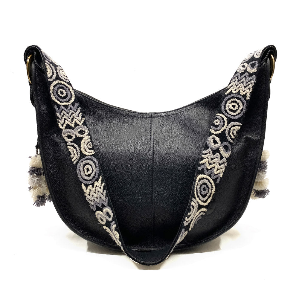 Bolsa de piel amplia para mujer de asa larga crossbody con cierre y artesanía de bordados peruanos color negro.