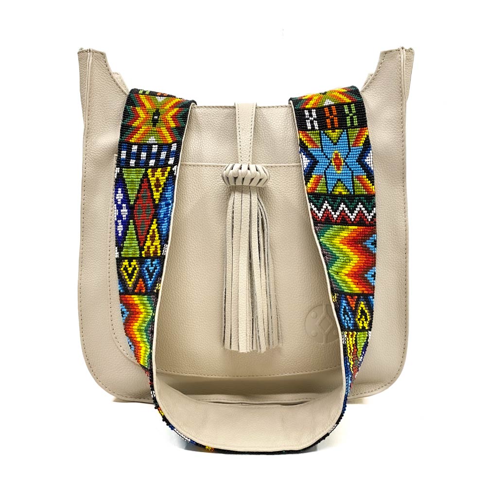 Bolsa para viaje de piel para mujer con cierre estilo bandolera  con asa intercambiable de artesanía de chaquira color crudo