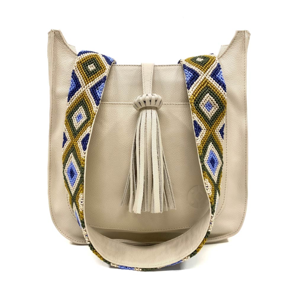 Bolsa para viaje de piel para mujer con cierre estilo bandolera  con asa intercambiable de artesanía chiapaneca color hueso